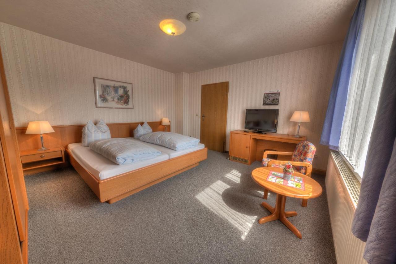 Hotel - Pension & Gaststaette "Alter Koenig" Hettstedt Bagian luar foto