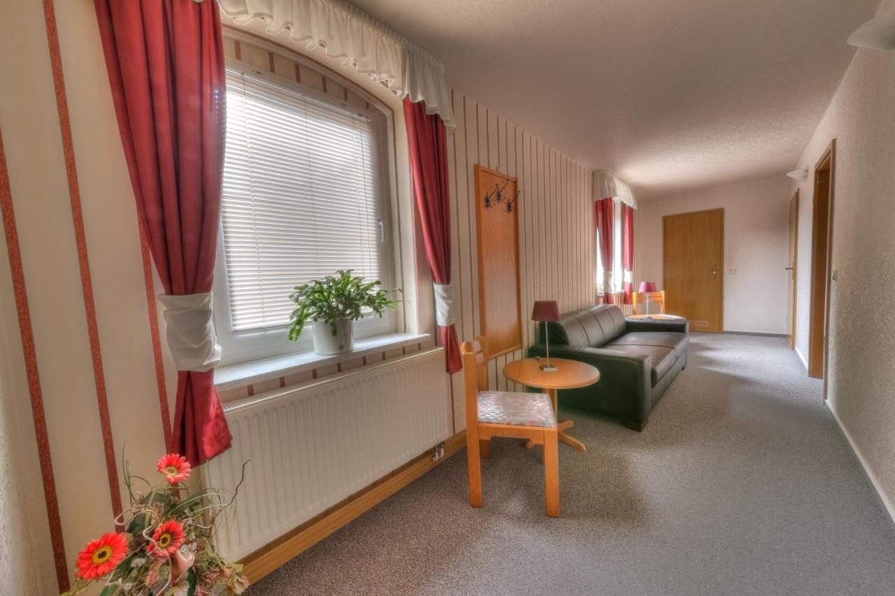 Hotel - Pension & Gaststaette "Alter Koenig" Hettstedt Bagian luar foto