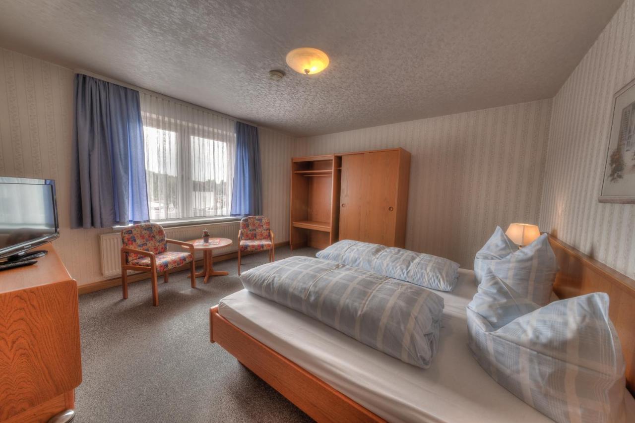 Hotel - Pension & Gaststaette "Alter Koenig" Hettstedt Bagian luar foto