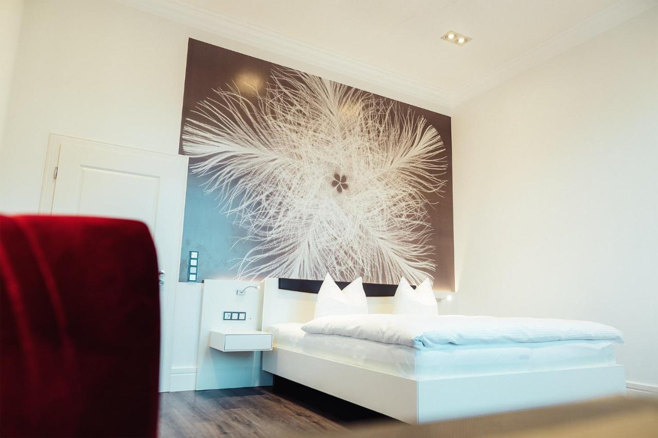 Hotel - Pension & Gaststaette "Alter Koenig" Hettstedt Bagian luar foto